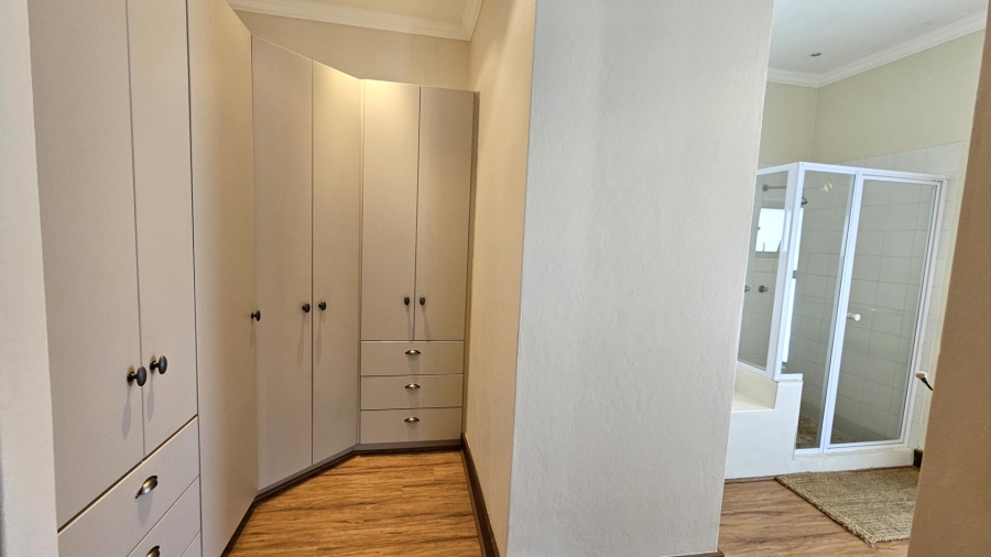 5 Bedroom Property for Sale in The Coves North West